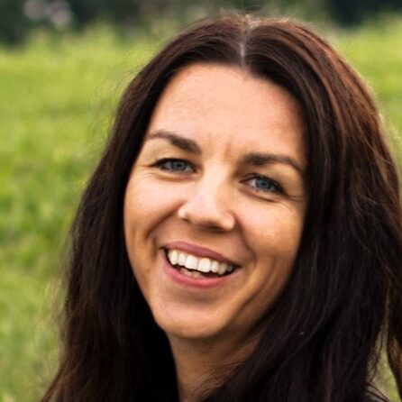 cropped-Iva_pesirova_foto.jpg